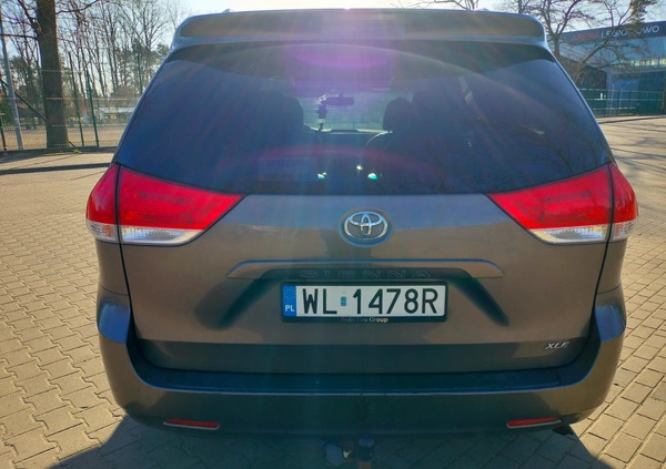 Toyota Sienna cena 58888 przebieg: 332000, rok produkcji 2011 z Legionowo małe 277